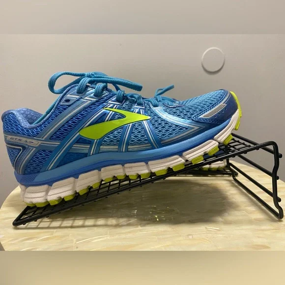 NWOT - Brook’s Women’s Addiction 11 - Picture 2 of 4